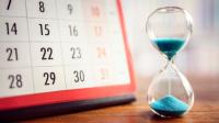kalender en zandloper
